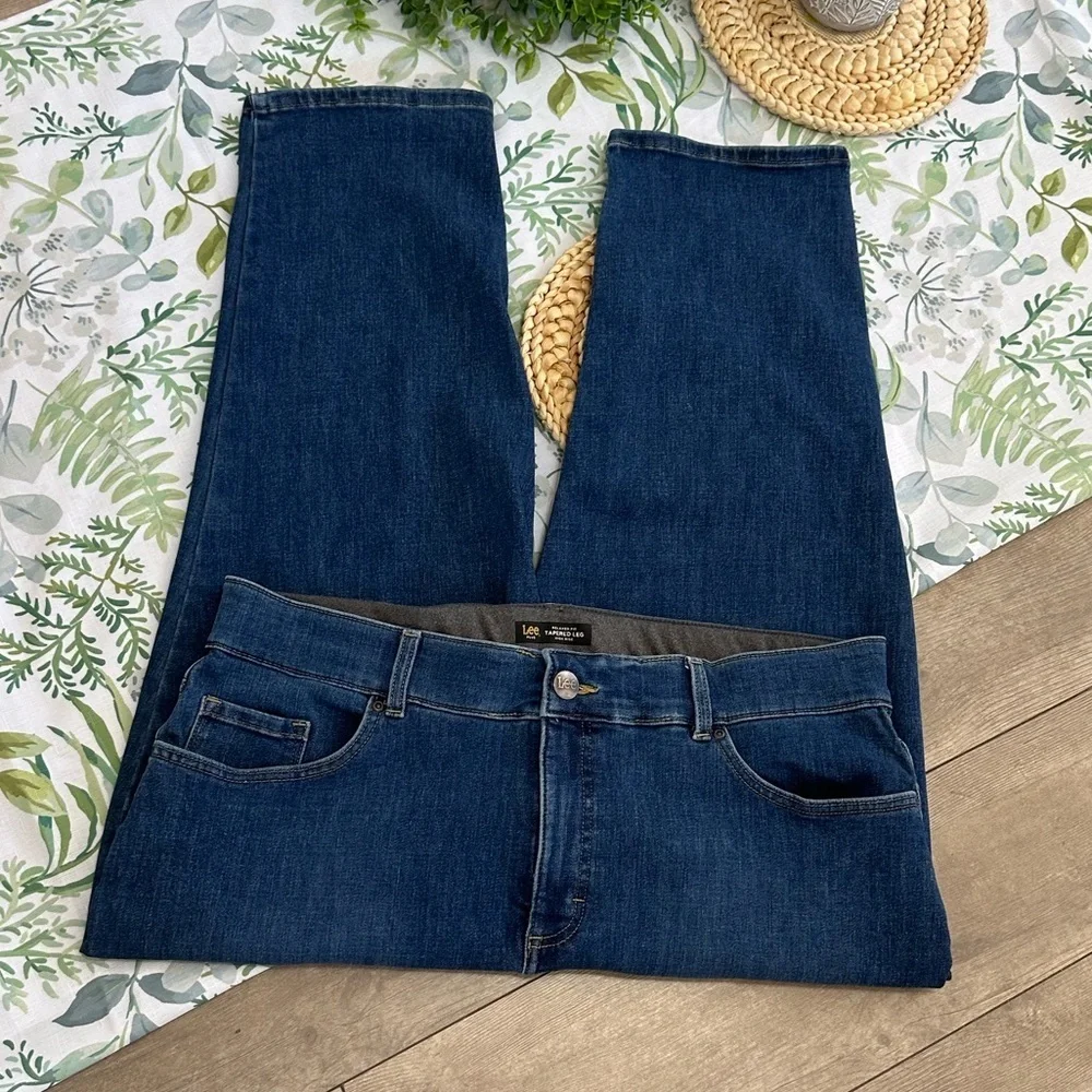 Lee Plus Women’s Relaxed Fit Tapered Leg High Rise Denim Blue Jeans 20W Medium